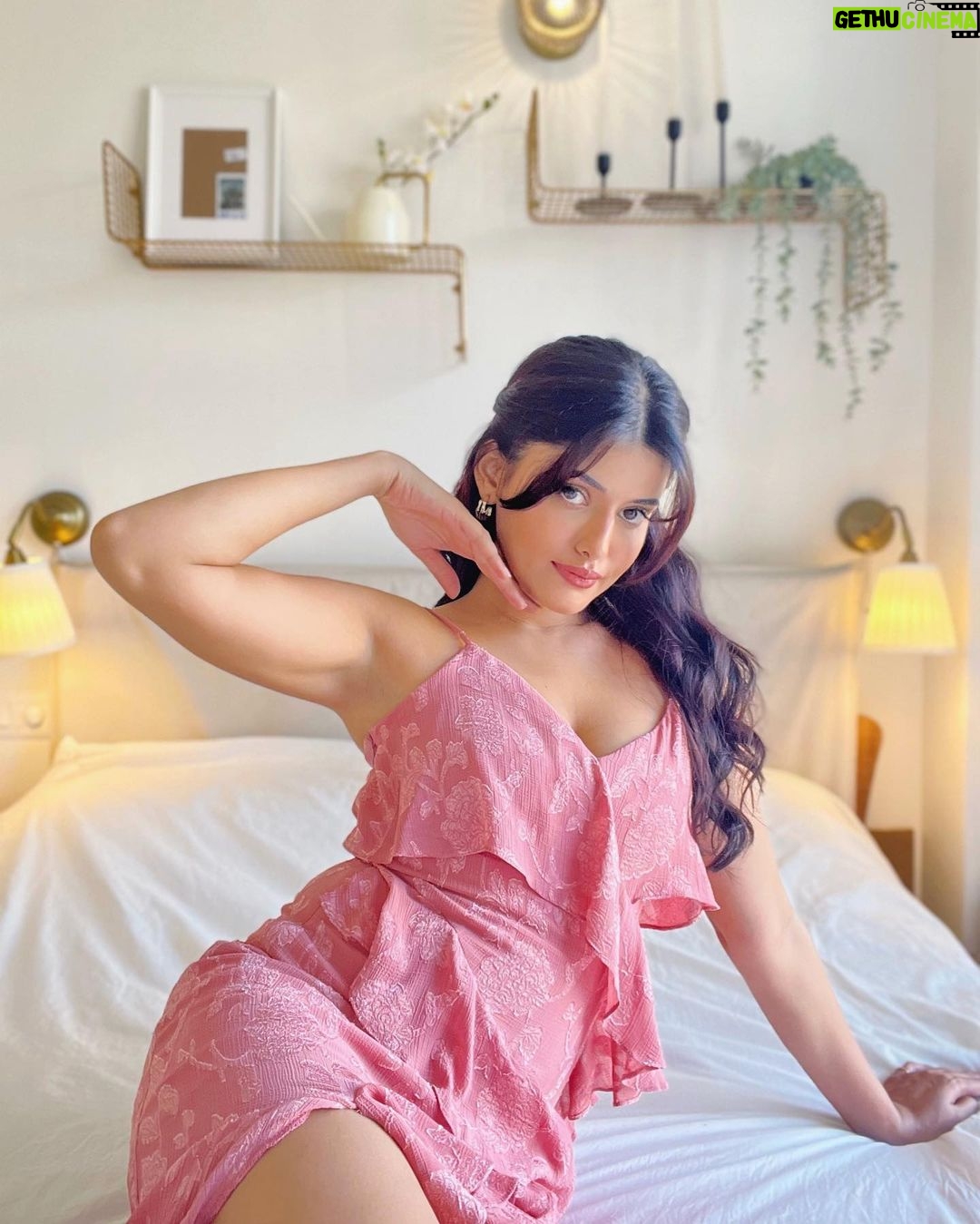 Anahita Bhooshan - 49.8K Likes - Pretty in pink 🌸