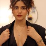 Anahita Bhooshan Instagram - Mr Lover Loverrr 💐 Dress,Blazer,Shoes- @zara . . . . #réel #reelsinstagram #reelsvideo #grwm #black #blackootd #ootd #ootn #fyp #explore #trendingreels #trendingsongs