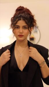 Anahita Bhooshan Instagram - Mr Lover Loverrr 💐 Dress,Blazer,Shoes- @zara . . . . #réel #reelsinstagram #reelsvideo #grwm #black #blackootd #ootd #ootn #fyp #explore #trendingreels #trendingsongs