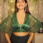 Anahita Bhooshan Instagram - #AD Maybelline makeup for the win, It truly is bringing in the festive feels! For Day 6 of Navratri, I challenge @srishtigargg to take the #ShowYourSpark Challenge and give us their look with their favourite @maybelline products. Are you ready for the challenge? Recreate this look and use the hashtag #ShowYourSparkChallenge and stand a chance to win my favourite @maybelline product!