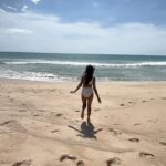 Anahita Bhooshan Instagram – How does it feel to swim by yourself in the ocean ?
.
.
#reels #reelsinstagram #reelitfeelit #moments #liveauthentic #ocean #sea #summer #beach #beachlife #waterbaby