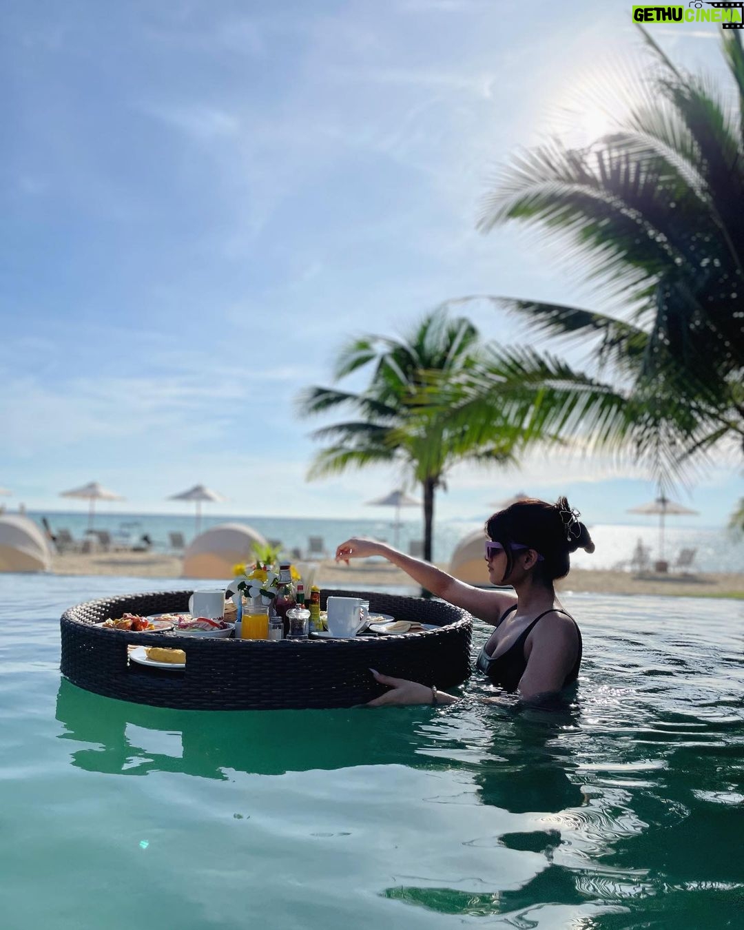 Anahita Bhooshan Instagram - Couldn’t have gotten better, Both the view and the floating breakfast 🍳 . Thank you @saii.phiphiislandvillage for arranging this and making my day ❤️ . #travel #traveler #travelgram #travelphotography #thailand🇹🇭 #phiphiisland #saiiphiphiislandvillage SAii Phi Phi Island Village