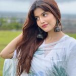 Anahita Bhooshan Instagram – Kitne door door hon un dono ke raaste
Mil jaate hain jo banein Ek duje ke vaaste 💗
.
Comment 💗 If you know the song 🎵 
.
Wearing- @bunaai 
#90skid #oldsoul The Forest Club Resort