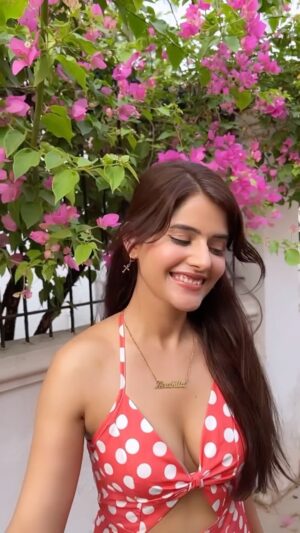 Anahita Bhooshan Instagram - Birthday eve in 🏝 
.
.
#reels #reelitfeelit #reelsinstagram #reelkarofeelkaro #reelsvideo #birthday #birthdayeve