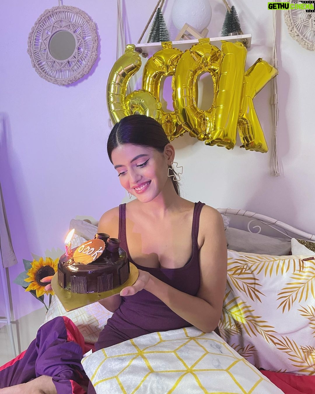 Anahita Bhooshan - 48.1K Likes - Happy to reach 600k ❤️
It has been a roller coaster ride. Thank you for always… always supporting me. Forever grateful for y’all ❤️❤️
.
Thankyou @varshaadangi @agamyashukla for this cute surprise ❤️❤️