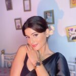 Anahita Bhooshan Instagram - Diwali came in early with @danielwellington ✨ Paired my traditional outwit with the Iconic Link watch from their collection. Shop from the website and get up to 15% off, additional use my code ANAHITADW15 to get 15% more #Danielwellington #DWali #Collaboration