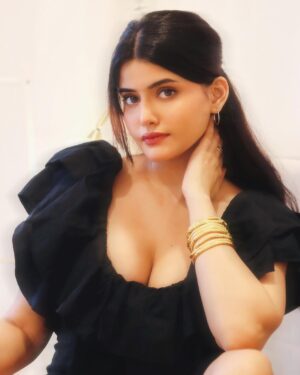 Anahita Bhooshan Instagram - I am half flowers, half flaws 🖤