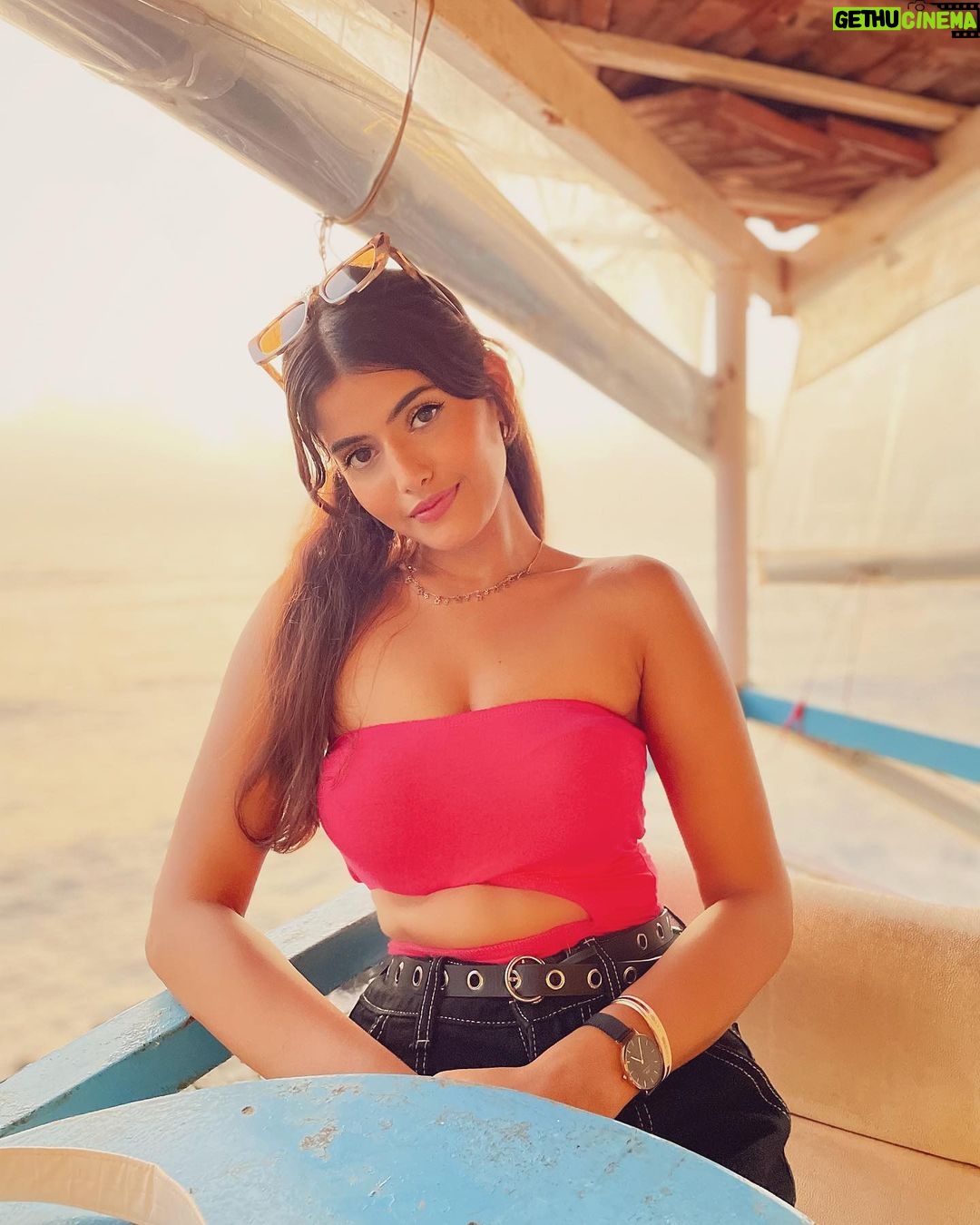 Anahita Bhooshan Instagram - S U N S E T L O V E R ☀️ Purple Martini at Sunset Point, Goa