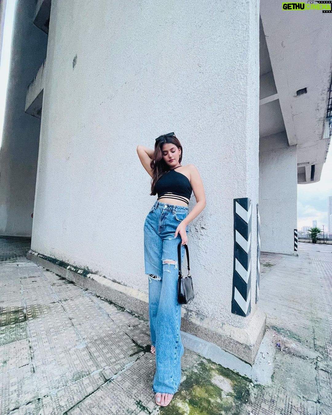 Anahita Bhooshan Instagram - Too dressed up for a grocery run ? Never mind 💃🏻