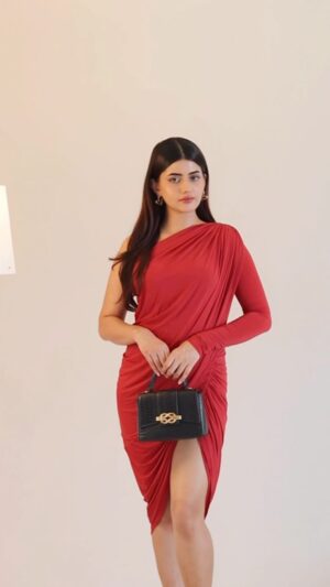 Anahita Bhooshan Instagram - Christmas Party Outfit Inspo ♥️
Which one would you choose ?
.
.
.
.
.
#reels #ootd #outfitinspiration #christmas #christmasoutfit #dress