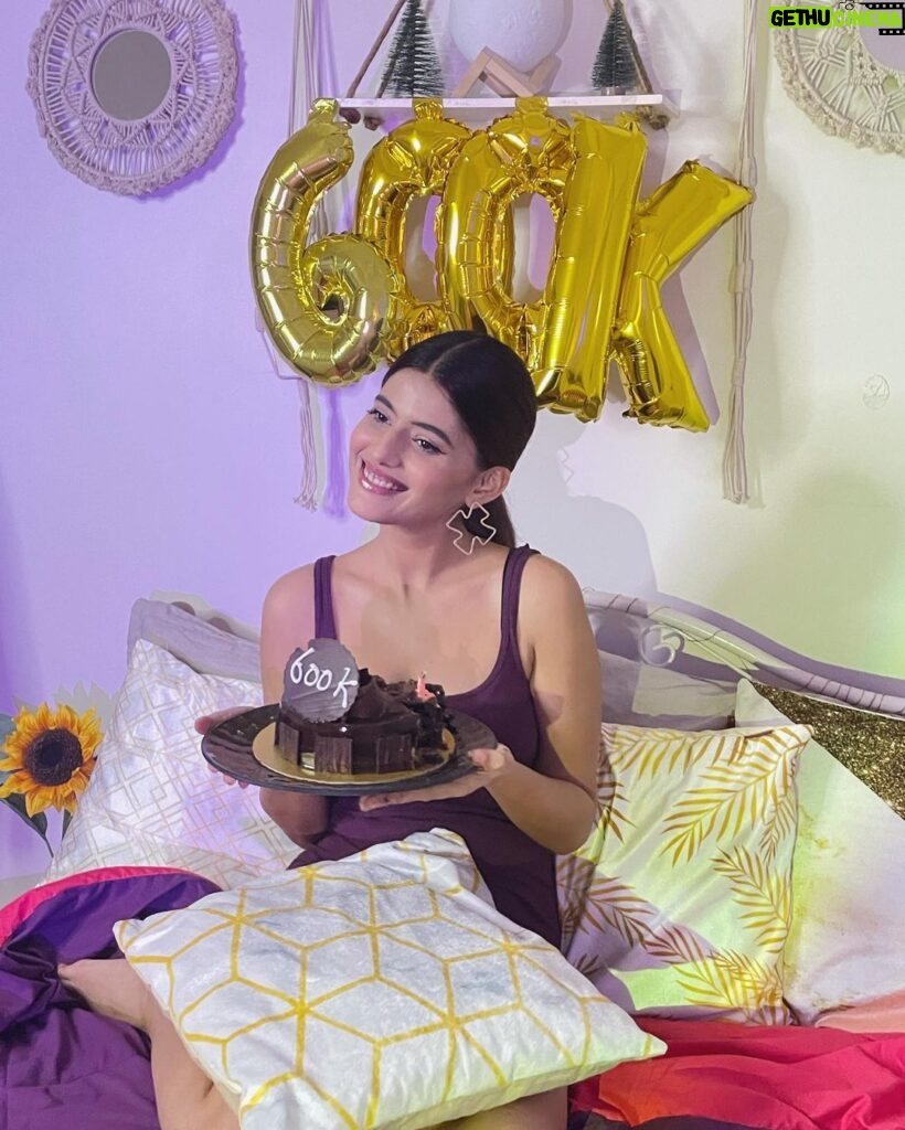 Anahita Bhooshan Instagram - Happy to reach 600k ❤️ It has been a roller coaster ride. Thank you for always… always supporting me. Forever grateful for y’all ❤️❤️ . Thankyou @varshaadangi @agamyashukla for this cute surprise ❤️❤️