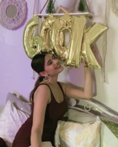 Anahita Bhooshan Instagram - Happy to reach 600k ❤️ It has been a roller coaster ride. Thank you for always… always supporting me. Forever grateful for y’all ❤️❤️ . Thankyou @varshaadangi @agamyashukla for this cute surprise ❤️❤️