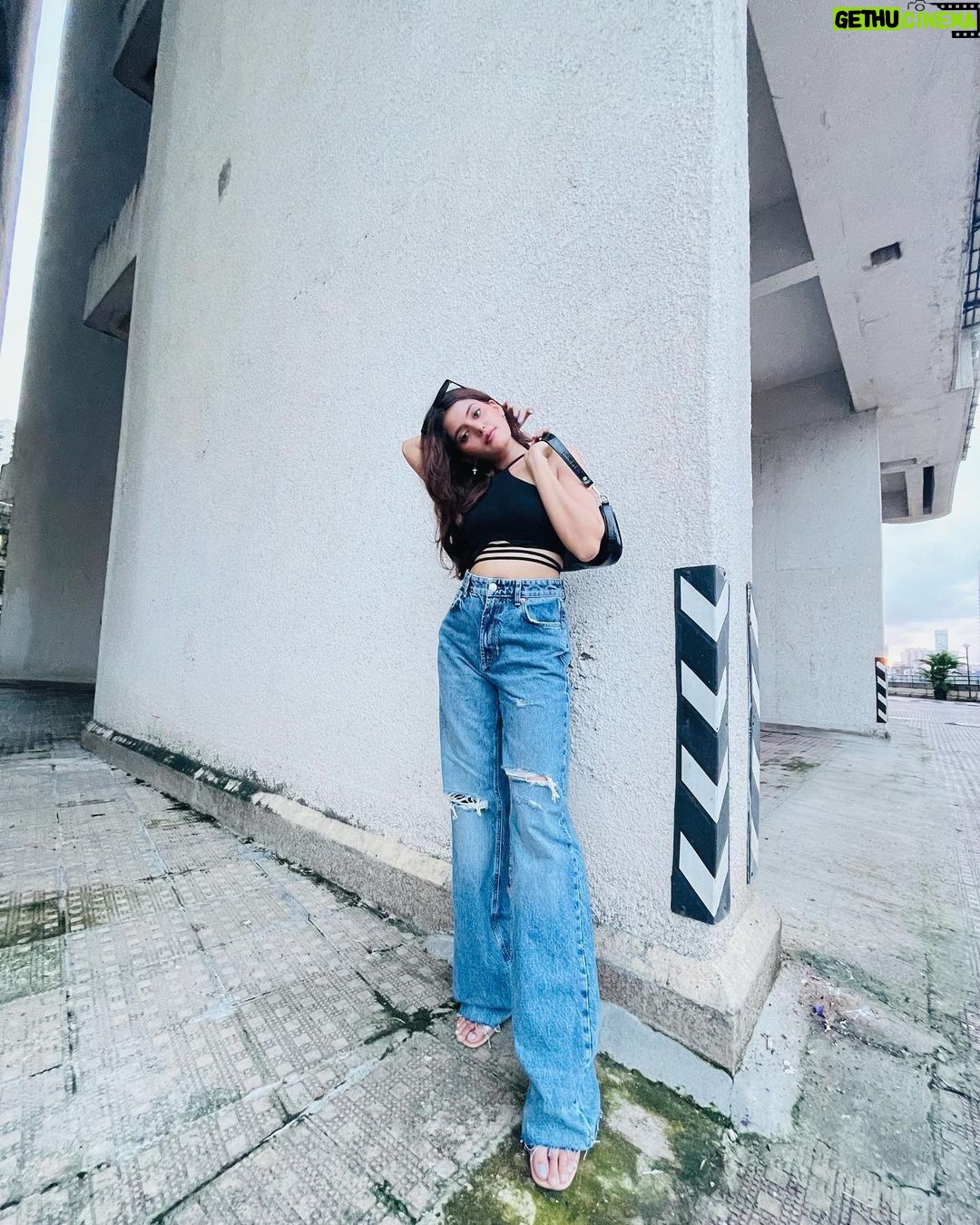 Anahita Bhooshan Instagram - Too dressed up for a grocery run ? Never mind 💃🏻