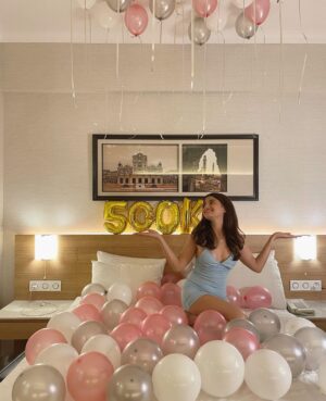 Anahita Bhooshan Instagram - Wohoooo! 
500k of y’all ❤️ One amazing journey it has been. Can’t thank y’all enough for all the love you guys give me. Not even a day goes by when I’m not reminded of your love. You guys keep me going on my bad days. Thank you so much for choosing me 💙 I promise to stay the same real, authentic Anahita y’all love. Dil se aap sab ka shukriya. ❤️❤️
.
.
.
.
#blessed #grateful #500k