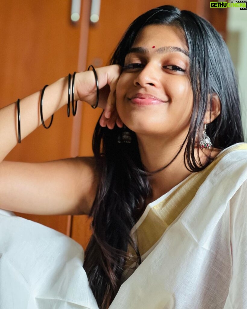 Ananthika Sanilkumar Instagram - Happyyy Vishu :))