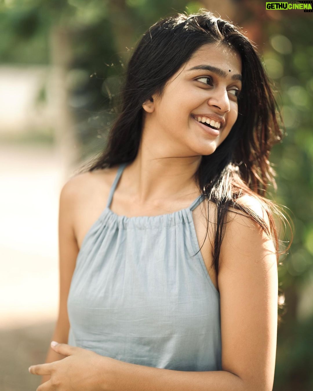 Ananthika Sanilkumar Instagram - 🍃✨