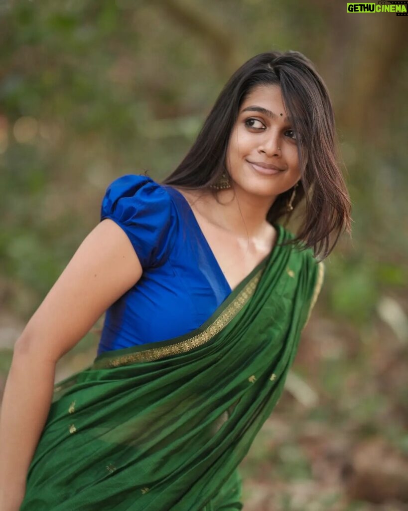Ananthika Sanilkumar Instagram - Unnod nenjamm ✨ Saree : @thenmozhidesigns 📸 : @athul_whiteramp