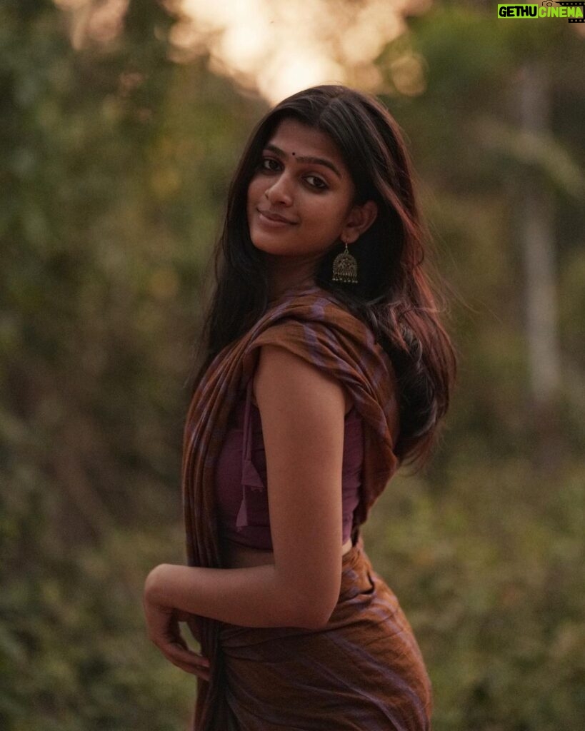 Actress Ananthika Sanilkumar HD Instagram Photos and Wallpapers April ...
