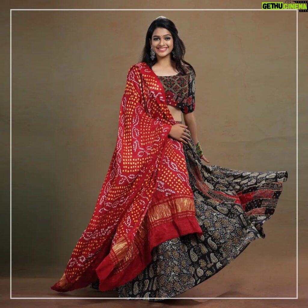Ananthika Sanilkumar Instagram - The charming @ananthika_sanilkumar appears in our magnum opus. This Ajrakh Kalamkari blouse is a splendid creation, featuring intricate patch detailing at the waistline and delicate embroidery at the bust area. The small patches of Ajrakh and Bandhani makes them more elegant. The hand embroidery detailing inspired from "KINSUGI", the famous Japanese craft/ art of repairing broken pottery magnifies the charm of the outfit The Kalamkari panel skirt continues the theme with patch detailing at the waistline and panels, creating a cohesive look. The Red Bandhani modal silk dupatta is the perfect finishing touch, with its tissue pallu adding a touch of elegance. This ensemble is a true work of art and is sure to turn heads wherever it is worn. Get the look #byhand #byhandin #KalamkariBlouse #EthnicWear #Handmade #SustainableFashion #BlockPrint #TraditionalWear #Bandhani #KINSUGI #ModalSilk #ModalFabric #ananthikasanilkumar