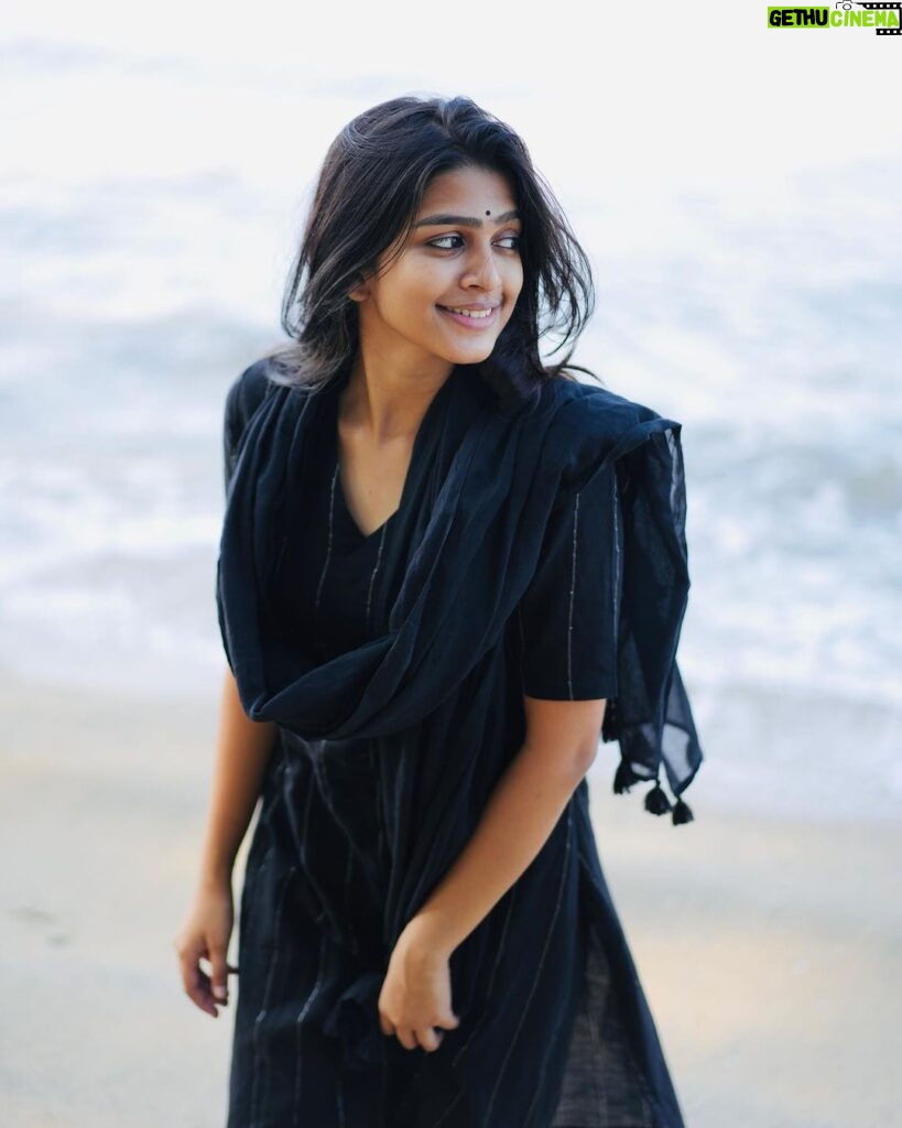 Ananthika Sanilkumar Instagram - love is in the hair 🙈💗