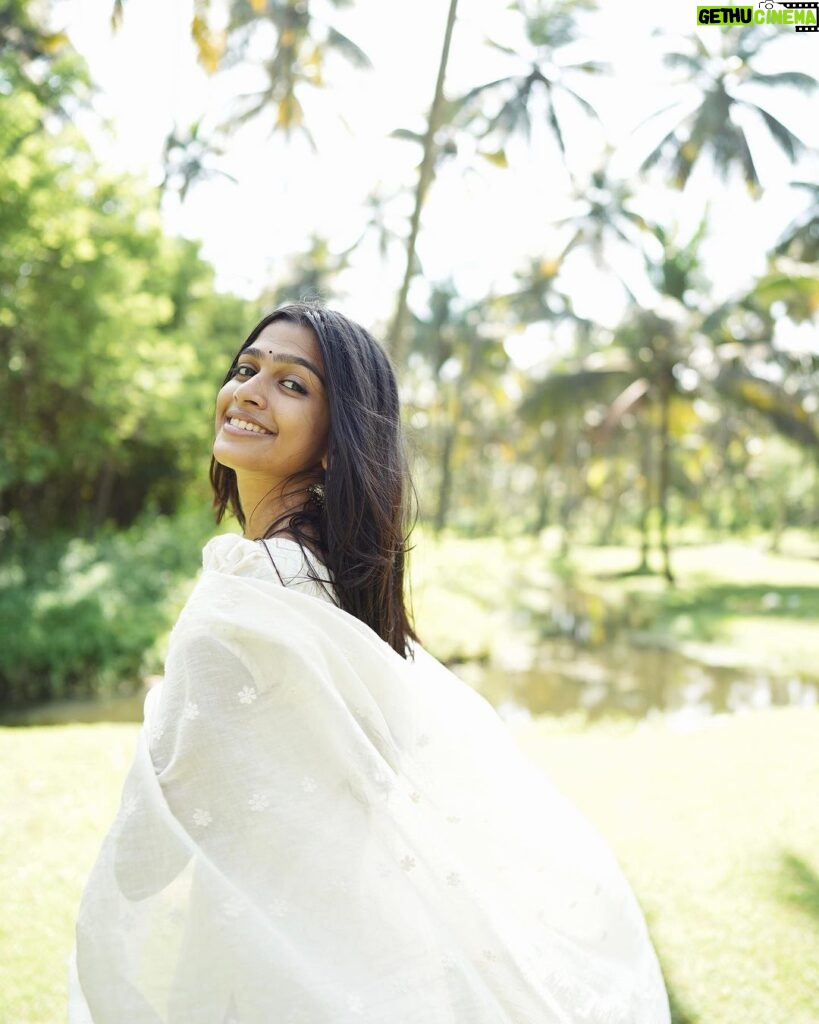 Actress Ananthika Sanilkumar HD Instagram Photos and Wallpapers October ...