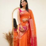 Ananthika Sanilkumar Instagram - 🧡✨ Beautiful saree from : @thenmozhidesigns Jewellery : @kanakadhara_jewellery Clutch : @bysrirang Makeup and Draping : @priyaprabu_artistry Pc : @p2click.in