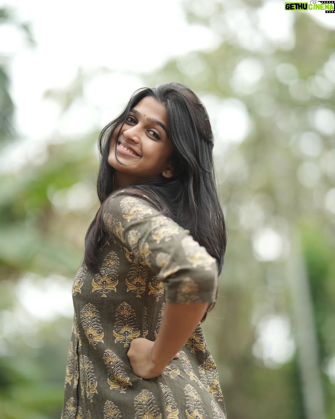 Ananthika Sanilkumar Instagram - 💚🖤