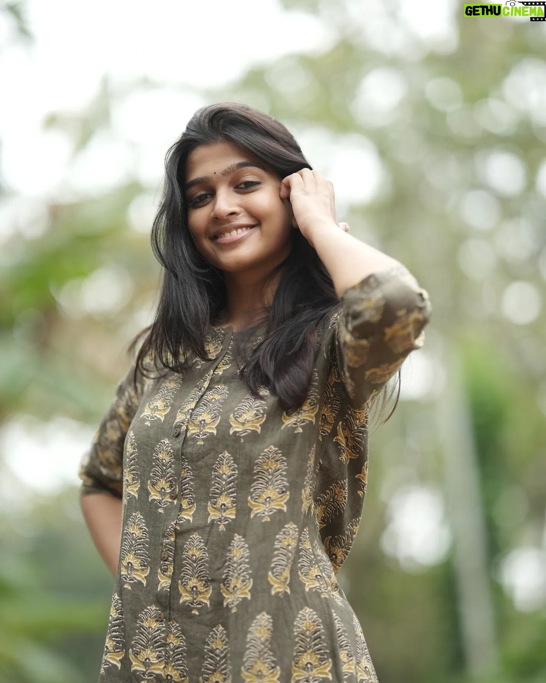 Ananthika Sanilkumar Instagram - 💚🖤