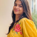 Ananthika Sanilkumar Instagram - Sumaru taralanni nela rali ninnu choosi ✨💕
