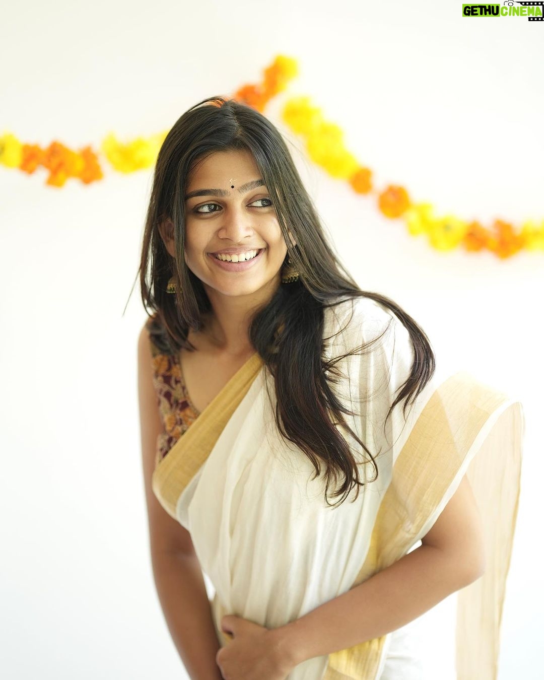 Ananthika Sanilkumar Instagram - Wishing everyone a joyful and prosperous Onam ! ❤️🌼🤍