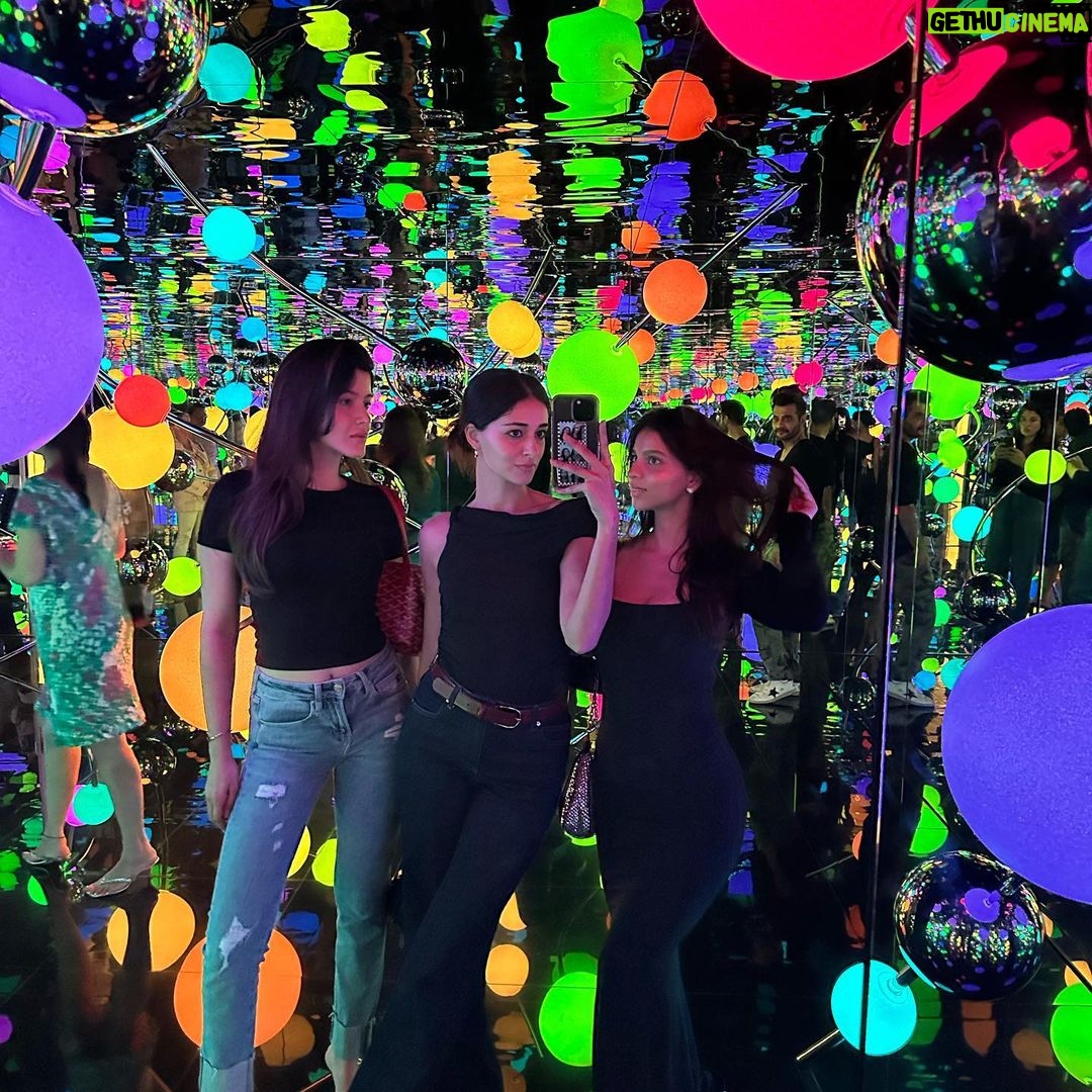 Ananya Panday Instagram - expect the unexpected 🌈 @nmacc.india 😍
