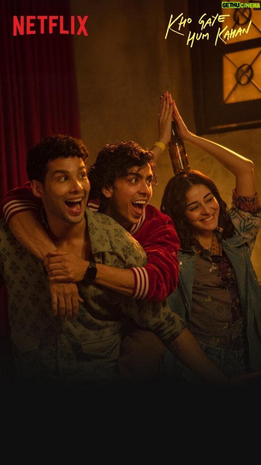 Ananya Panday Instagram - Where's the party tonight? It's where Imaad, Neil and Ahana dance their hearts out ๐ #KhoGayeHumKahanOnNetflix @siddhantchaturvedi @ananyapanday @gouravadarsh @kalkikanmani @anyasinghofficial @arjunvarain.singh @zoieakhtar @reemakagti1 @ritesh_sid @faroutakhtar @angaddevsingh1 @kassimjagmagia @vishalrr @kartikshah14 @pravinkhairnar @sharicsequeira @tanaysatam @imanojchouhan @ankurtewari @sabazad @sachinjigar @caesar2373 #NakulKamte @adelepereira27 @excelmovies @tigerbabyofficial @zeemusiccompany