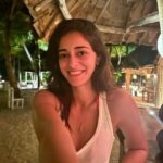 Ananya Panday Instagram – A witch on a beach 🏝️ 🧙🏻‍♀️ special special halloweeeeeeen 👻 
@discoversoneva 
#sonevajani
#discoversoneva 
#experiencesoneva Soneva Jani