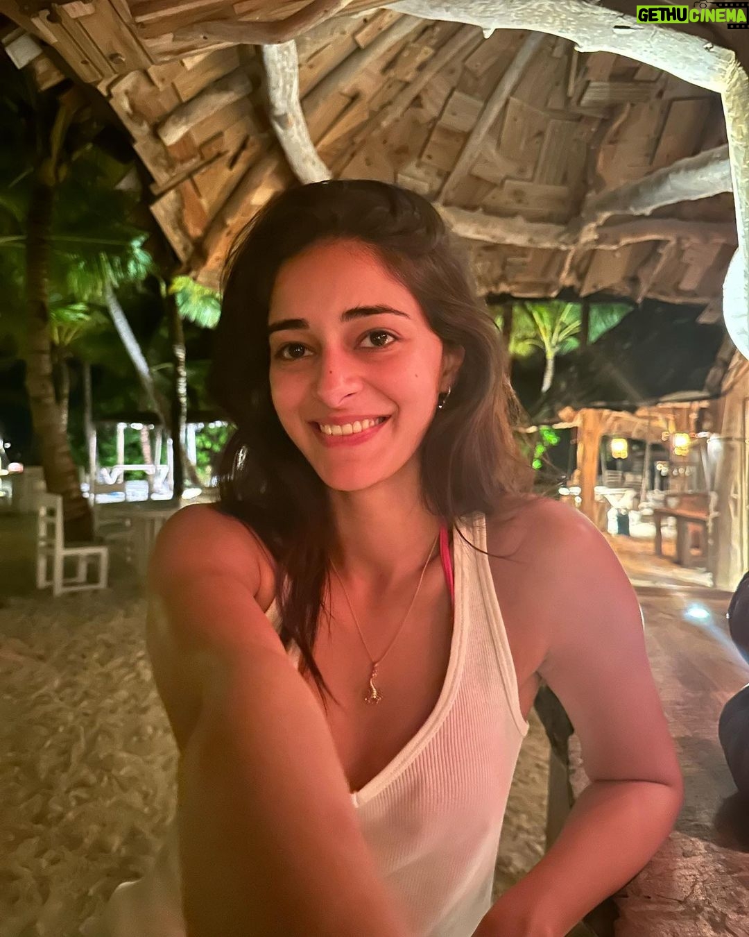 Ananya Panday Instagram - A witch on a beach 🏝️ 🧙🏻♀️ special special halloweeeeeeen 👻 @discoversoneva #sonevajani #discoversoneva #experiencesoneva Soneva Jani