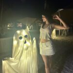 Ananya Panday Instagram - A witch on a beach 🏝️ 🧙🏻‍♀️ special special halloweeeeeeen 👻 @discoversoneva #sonevajani #discoversoneva #experiencesoneva Soneva Jani