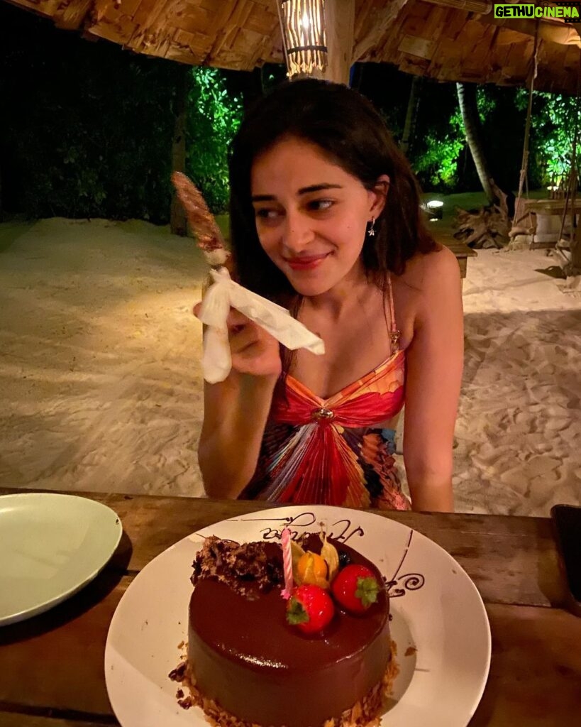 Ananya Panday Instagram - 25!!!!! 🥹🥹🥹 Filled with so much gratitude and food and sunshine ❤️ thank you thank you thank youuuuuuuuuuuuu for all the love and good vibes 🥳 also I saw three rainbows the day before my birthday and I feel like it’s a sign 🤞🏼🤞🏼🤞🏼🌞🌞 🌈🌈🌈 @discoversoneva #sonevajani #discoversoneva #experiencesoneva Soneva Jani