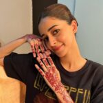 Ananya Panday Instagram – Nothing like a good dump 👨🏻‍🦲