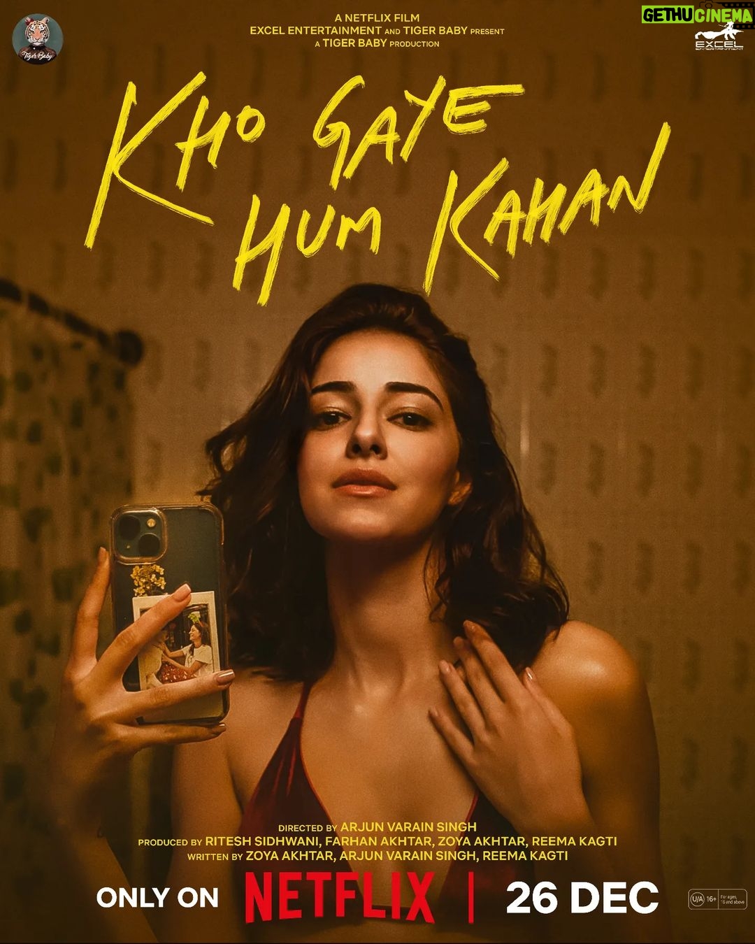 Ananya Panday Instagram - We’re simple people - we see Ahana in a picture, we like it 🤳 Get ready to follow her journey! #KhoGayeHumKahan trailer arrives in 3 days! #KhoGayeHuKahanOnNetflix @siddhantchaturvedi @ananyapanday @gouravadarsh @kalkikanmani @anyasinghofficial @arjunvarain.singh @zoieakhtar @reemakagti1 @ritesh_sid @faroutakhtar @angaddevsingh1 @kassimjagmagia @vishalrr @kartikshah14 @pravinkhairnar @sharicsequeira @tanaysatam @imanojchouhan @excelmovies @tigerbabyofficial @zeemusiccompany
