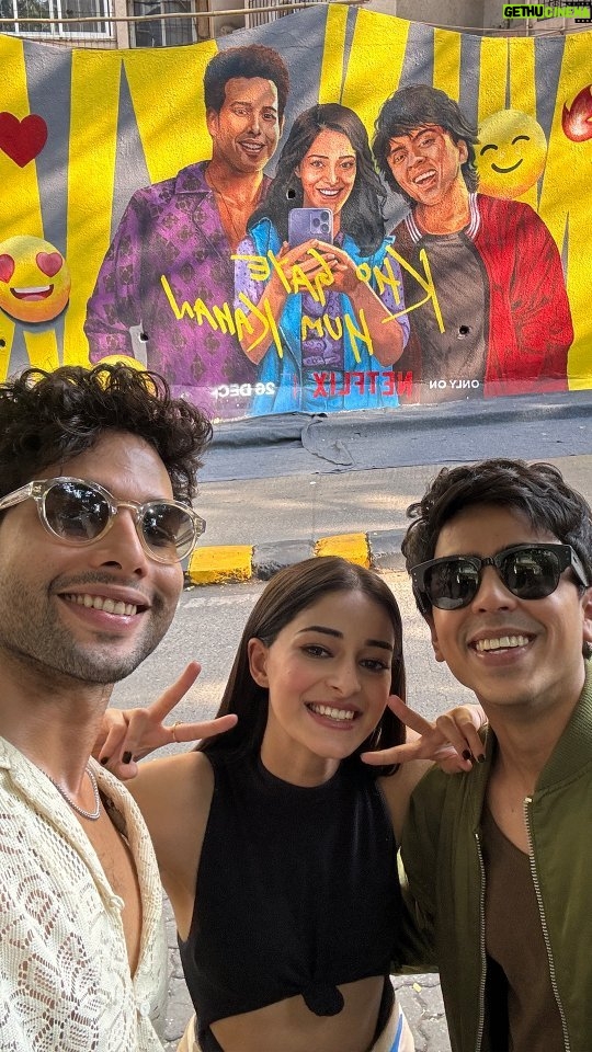 Ananya Panday Instagram - When we say some friendships are a work of art, we're talking about them 🤌 Enter the world of Kho Gaye Hum Kahan, coming to Netflix on December 26th! Shout out to @bollywoodartproject for this beautiful artwork📢 #KhoGayeHumKahanOnNetflix @siddhantchaturvedi @ananyapanday @gouravadarsh @kalkikanmani @anyasinghofficial @arjunvarain.singh @zoieakhtar @reemakagti1 @ritesh_sid @faroutakhtar @angaddevsingh1 @kassimjagmagia @vishalrr @kartikshah14 @pravinkhairnar @sharicsequeira @tanaysatam @imanojchouhan @excelmovies @tigerbabyofficial @zeemusiccompany