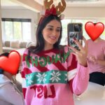 Ananya Panday Instagram - first Christmas at my home ❤️🎄🎅🏼 secret Santa, loads of food and laughter with my oldest friends .. couldn’t be more grateful ✨