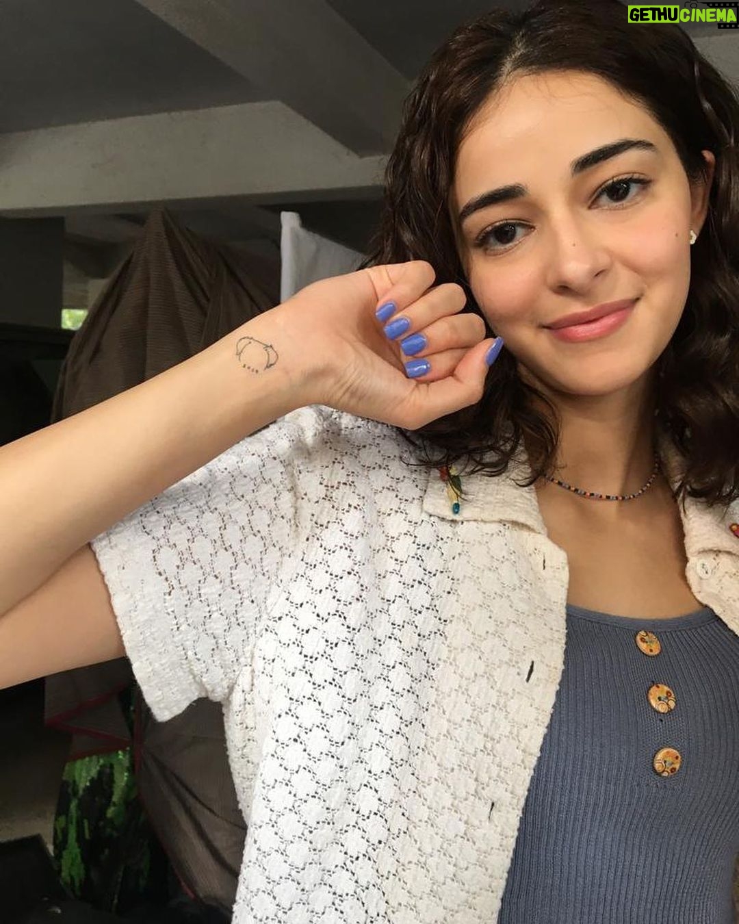 Ananya Panday Instagram - My sweet girl Ahana - I miss being you ๐ฅนโค๏ธ #KhoGayeHumKahan on Netflix 26th December ๐
๐ผ
