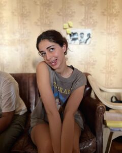 Ananya Panday Instagram - My sweet girl Ahana - I miss being you 🥹❤️ #KhoGayeHumKahan on Netflix 26th December 🎅🏼
