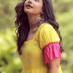 Angana Roy Instagram – धीरे धीरे बोल कोई सुन ना ले, सुन ना ले कोई सुन ना ले

#dheeredheere #songoftheday #postoftheday
#reelsindia #reelinstagram #reeloftheday #yellowdress #december #morning #wintermorning #sunshinedress #anganaroy #lovefromA