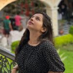 Angana Roy Instagram - Year end shenanigans #reeloftheday #reelsinstagram #winters #december #endoftheyear #reelsvideo #barikothi #murshidabad #aesthetic #lovefromA #travelgram #rajbari #lawn #outdoorliving #greenery #artsyaesthetic #anganaroy #fridaypost #friyay