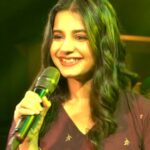 Angana Roy Instagram - 💜💜 #reelsinstagram #showday #stage #reeloftheday #saturdaymood #trendingreels #saturdayreel #ethnicwear #hairgoals #lookoftheday #singsongsaturday #singwithme #anganawithlove #anganaroy #saturdaze