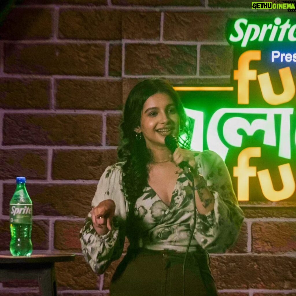 Angana Roy Instagram - Well, I always wanted to do stand up sometime, @hoichoi.tv presented me with the opportunity! 💛 Watch 'Fun Bhalobeshe Fun', the first ever stand-up comedy show in Bengal, where I tried my hand at anecdotal comedy. Love love love to the entire team and the participants who were super fun to chill with! @justsomak thanks for being the lovely host that you were! 😇 @i_sauravdas @ananyasync @rajdeep.gupta @soumyamukhherjee @tapojitmitra @i.preranadas @shiladitya_chatterjee_ @bong_short @sprite @sprite_india @blottingpaperstudios @svfbrands @rahool_mukherjee @ayan.bhattacharjee_ @aritraandotherstories @tuhin1110 @dipanjanamukherjee__ @hoichoi.tv @_soumism @nehasharmma Directed by @premik_kobi_corporate Styled by @elizabhowmik 💛 #standup #comedy #sprite #comedyshow #anganaroy #newshow #srandupcomedy #anecdotal #mondaypost #lovefromA