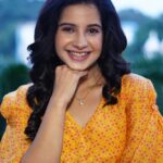 Angana Roy Instagram - Paro in her element 💛 #paro #tumiashepashethakle #newhsow #bts #pictureoftheday #sundaypost #postoftheday #starjalsha #moodpost #allsmiles #beingparo #anganaroy #lovefromA