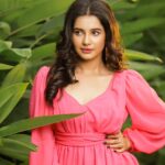 Angana Roy Instagram - How about a little pink this winter? #postoftheday #pinkmonday #moodpost #moodgram #photoshoot #kolkatagram #wintermood #hairgamestrong #makeuponfleek #anganawithlove #lovefromA