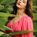 Angana Roy Instagram - Pink is complicated. As is a girl in a pink dress. 📷 @sayantan_dutta_photography @debjanighoshofficial @makeupartist_ujjwaldebnath For @aajkaal.in @sahasyamasri @ghosh.angana.ag 💛 #pinkpinkpink #lookbook #outfitoftheday #photoshoot #fridaypost #friyay #fridayvibes #wintermood #winterwear #anganaroy #lovefromA