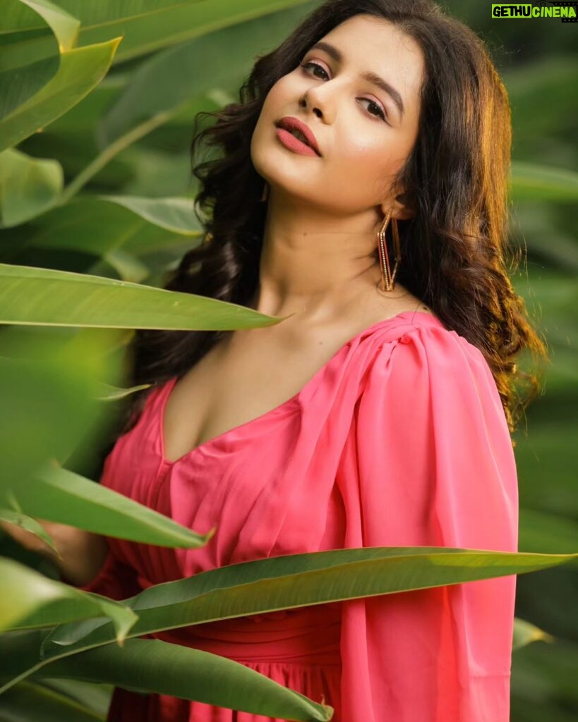 Angana Roy Instagram - Pink is complicated. As is a girl in a pink dress. 📷 @sayantan_dutta_photography @debjanighoshofficial @makeupartist_ujjwaldebnath For @aajkaal.in @sahasyamasri @ghosh.angana.ag 💛 #pinkpinkpink #lookbook #outfitoftheday #photoshoot #fridaypost #friyay #fridayvibes #wintermood #winterwear #anganaroy #lovefromA